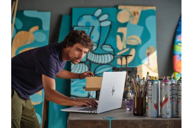 Laptop Envy HP 17-da0011na / A30RKEA / Intel Ultra 7 / 16GB / SSD 512 GB / Intel Arc / FHD / DOTYK / Win 11 / Srebrny