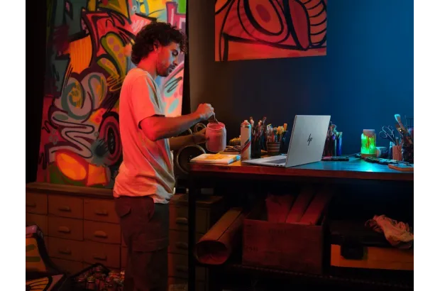 Laptop Envy HP 17-da0011na / A30RKEA / Intel Ultra 7 / 32GB / SSD 1TB / Intel Arc / FHD / DOTYK / Win 11 / Srebrny