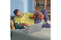 Laptop HP 17-cn1069cl / 91T99UA / Intel i5-11 / 16GB / SSD 1TB / Intel UHD / HD+ / Dotyk / Win 11 / Srebrny