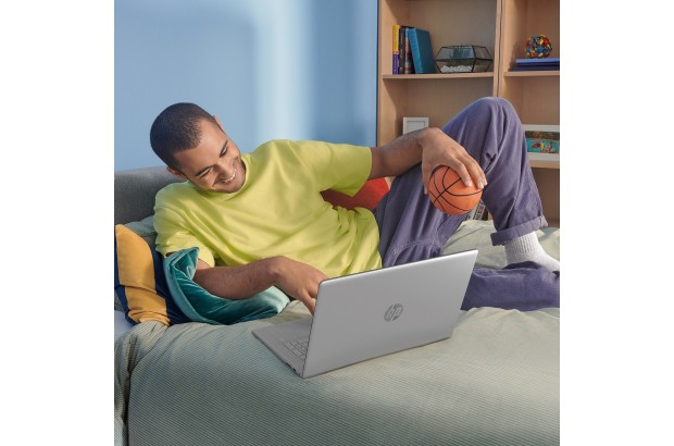 Laptop HP 17-cn1069cl / 91T99UA / Intel i5-11 / 16GB / SSD 1TB / Intel UHD / HD+ / Dotyk / Win 11 / Srebrny