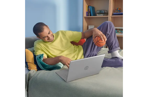 Laptop HP 17-cn1069cl / 91T99UA / Intel i5-11 / 16GB / SSD 1TB / Intel UHD / HD+ / Dotyk / Win 11 / Srebrny