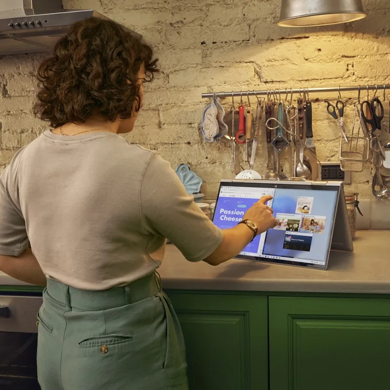 Laptop 2w1 HP Envy x360 15-fe0013nw / 88C64EA / Intel i7-13 / 16GB / SSD 512GB / Intel Xe / FHD / OLED / Dotyk / Win 11