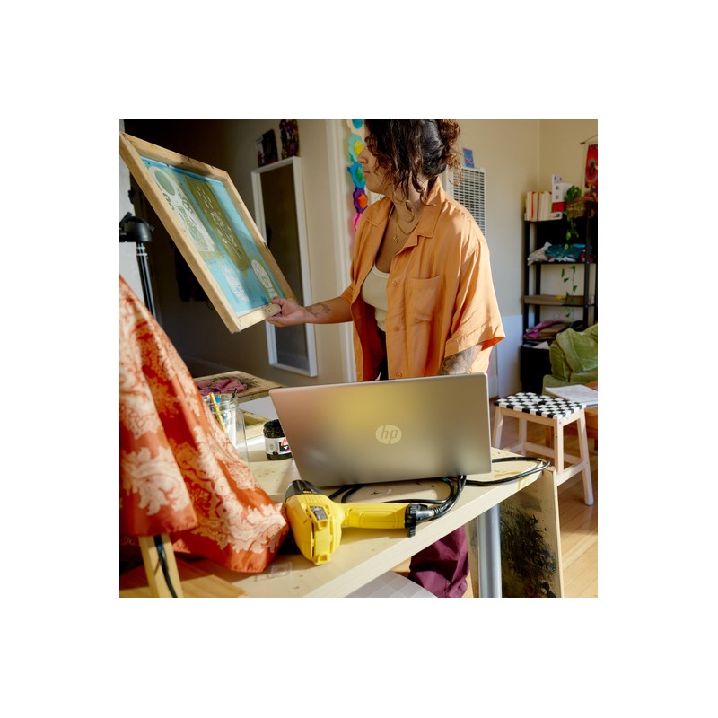 Laptop HP 15-fd0104ds / A93V9UA / Intel N100 / 4GB / SSD 128GB / Intel UHD / HD / Dotyk / Win 11 / Czerwony