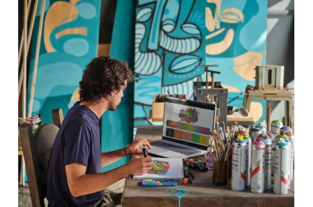 Laptop Envy HP 17-da0011na / A30RKEA / Intel Ultra 7 / 32GB / SSD 1TB / Intel Arc / FHD / DOTYK / Win 11 Pro / Srebrny