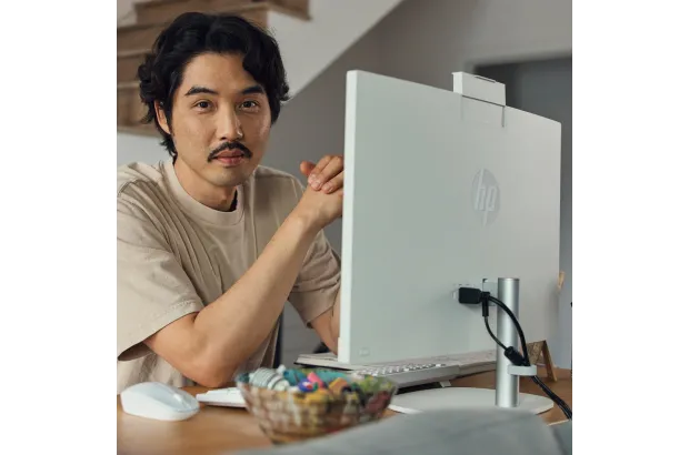 Komputer All in One HP 24-cr0016nh / 9X3S3EA / Intel Core i3-N300 / 8GB / SSD 512GB / Intel UHD / FullHD / Win 11 Pro / Biały