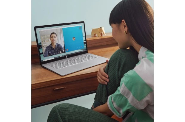 Laptop HP 17-cn3268 / 9W2H3UA / Intel Core i7-1355U / 8GB / SSD 512GB / Intel Xe / FullHD / Win 11 / Srebrny