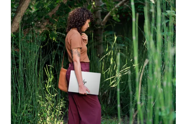 Laptop HP OmniBook X Copilot+ 14-FE1000 / BD3Y8U8 / Snapdragon X1E-78-100 / 16GB / SSD 512GB / 2,2k / Dotyk / Win 11 / Srebrny