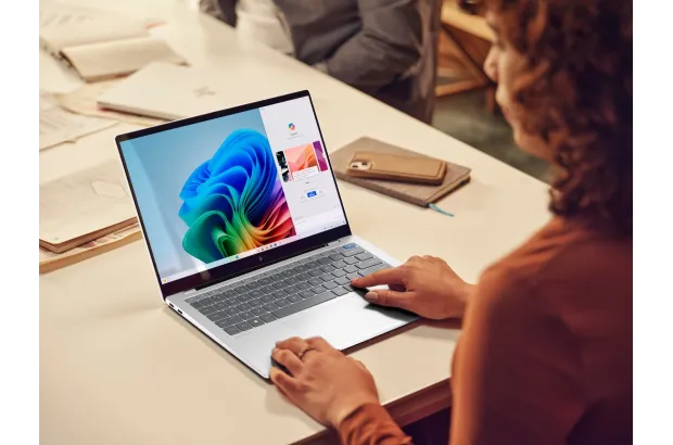 Laptop HP OmniBook X Copilot+ 14-FE1000 / BD3Y8U8 / Snapdragon X1E-78-100 / 16GB / SSD 512GB / 2,2k / Dotyk / Win 11 / Srebrny