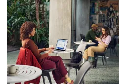 Laptop HP OmniBook X Copilot+ 14-FE1000 / BD3Y8U8 / Snapdragon X1E-78-100 / 16GB / SSD 512GB / 2,2k / Dotyk / Win 11 / Srebrny