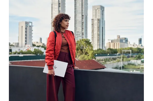 Laptop HP OmniBook X Copilot+ 14-FE1000 / BD3Y8U8 / Snapdragon X1E-78-100 / 16GB / SSD 512GB / 2,2k / Dotyk / Win 11 / Srebrny