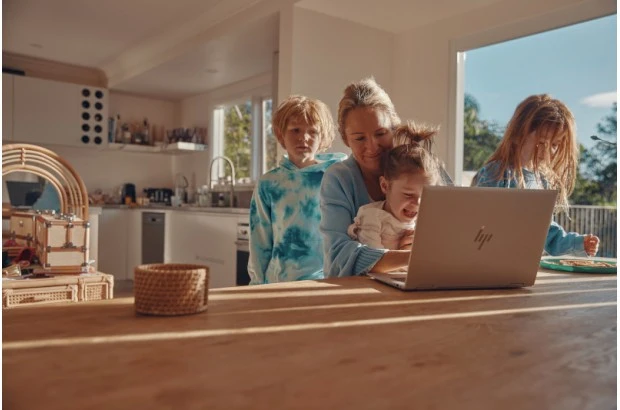 Laptop 2w1 HP x360 EliteBook 1040 G10 / BR4S8E8 / Intel i5-13 / 16GB / SSD 256GB / Intel Xe / WUXGA / Dotyk / Win 11 Pro