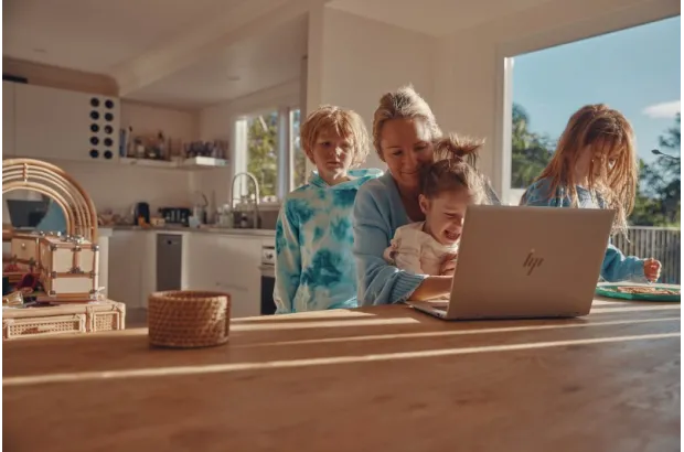 Laptop 2w1 HP x360 EliteBook 1040 G10 / BR4S8E8 / Intel i5-13 / 16GB / SSD 512GB / Intel Xe / WUXGA / Dotyk / Win 11 Pro