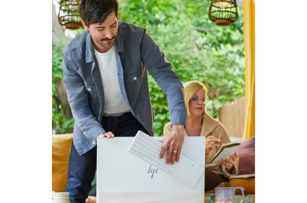 Komputer AIO HP Envy Move 24-cs0001na / 8V423EA / Intel i5-13 / 8GB / SSD 512GB / Intel UHD / QHD / Win 11 Pro / Biały