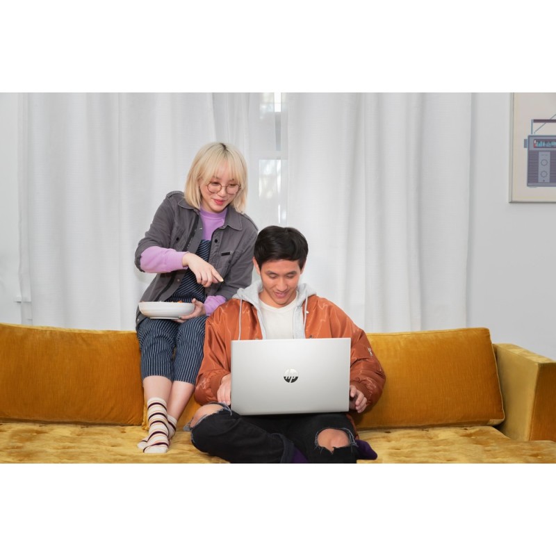 HP Pavilion 15-eh3333nw / 9R3C1EA / AMD Ryzen 5 / 32GB / SSD 2TB / AMD Radeon / FullHD / Win 11 Pro / Srebrny