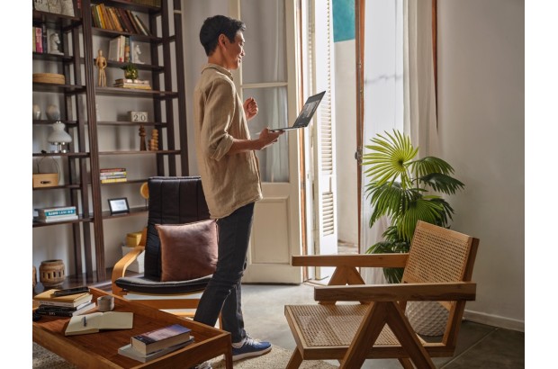 HP Pavilion 15-eh3333nw / 9R3C1EA / AMD Ryzen 5 / 32GB / SSD 2TB / AMD Radeon / FullHD / Win 11 Pro / Srebrny