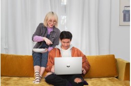 HP Pavilion 15-eh3333nw / 9R3C1EA / AMD Ryzen 5 / 32GB / SSD 1TB / AMD Radeon / FullHD / Win 11 / Srebrny