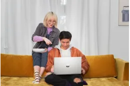 HP Pavilion 15-eh3333nw / 9R3C1EA / AMD Ryzen 5 / 32GB / SSD 1TB / AMD Radeon / FullHD / Win 11 / Srebrny