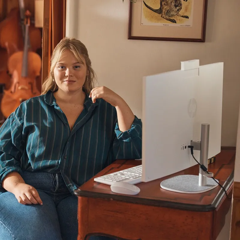 All in One HP 27-cr0025na / 8C3Y7EA / AMD Ryzen 7 / 32GB / SSD 2TB / AMD Radeon / FullHD / Win 11 Pro / Biały