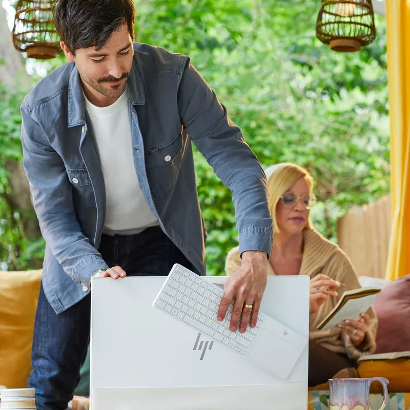 Komputer AIO HP Envy Move 24-cs0002na / 8U897EA / Intel i5-13 / 16GB / SSD 1TB / Intel UHD / QHD / Win 11 / Biały