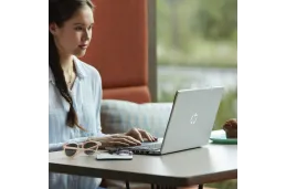 Laptop HP 14-ep1063cl / 9R8T2UA / Intel Core 3-100U / 32GB / SSD 1TB / Intel UHD / FullHD / Win 11 Pro / Srebrny