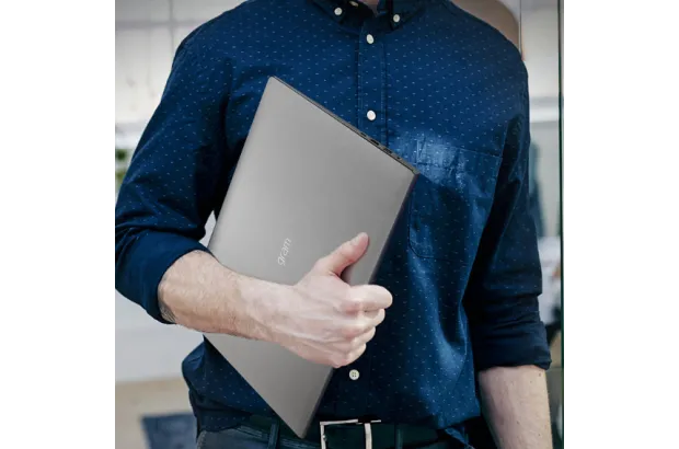 OUTLET Laptop LG gram 16 / 16Z90R-G.AAM7U1 / Intel i7-13 / 16GB / SSD 512GB / Intel Xe / WQXGA / Win 11 / Czarny