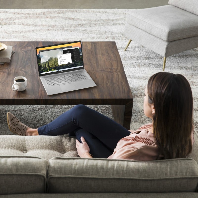 Outlet Laptop HP 17-cn3033cl / 8M5Q4UA / Intel i5-13 / 32GB / SSD 2TB / Intel Xe / FullHD / Win 11 / Srebrny
