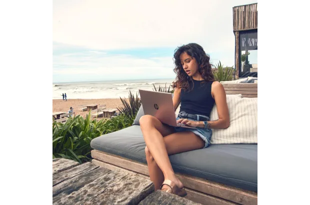 Laptop HP 15-fc0710ds / AA2Y2UA / AMD Ryzen 5 / 16GB / SSD 1TB / Radeon / HD / Dotyk / Win 11 Pro / Niebieski