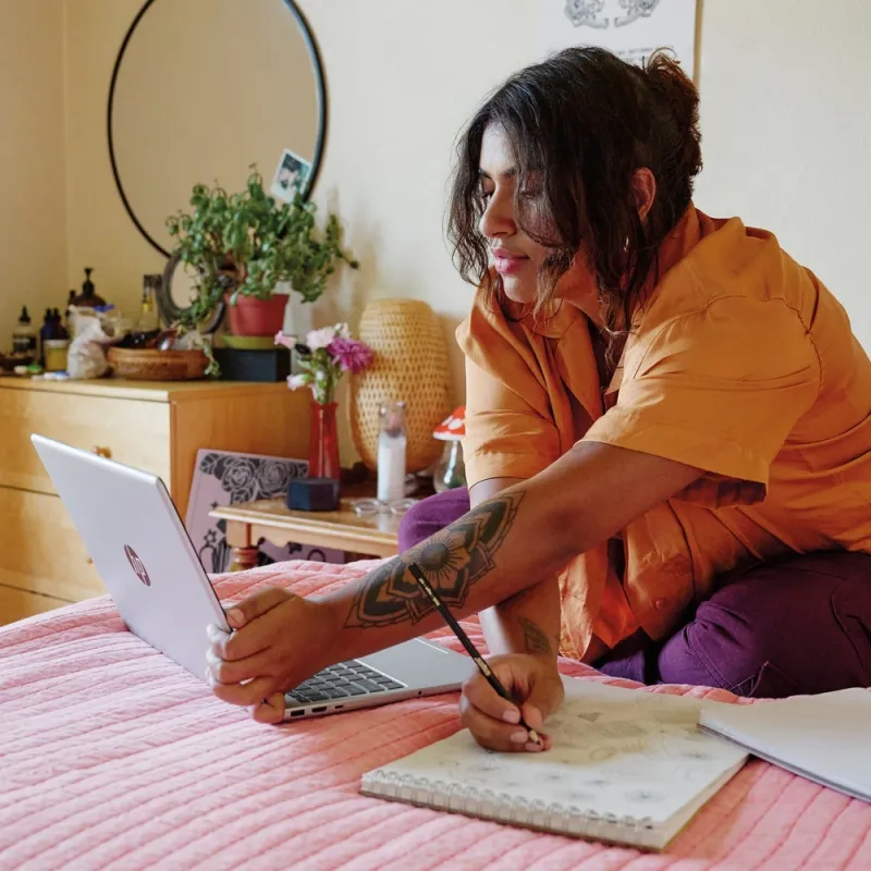 Laptop HP 15-fc0710ds / AA2Y2UA / AMD Ryzen 5 / 32GB / SSD 2TB / Radeon / HD / Dotyk / Win 11 / Niebieski