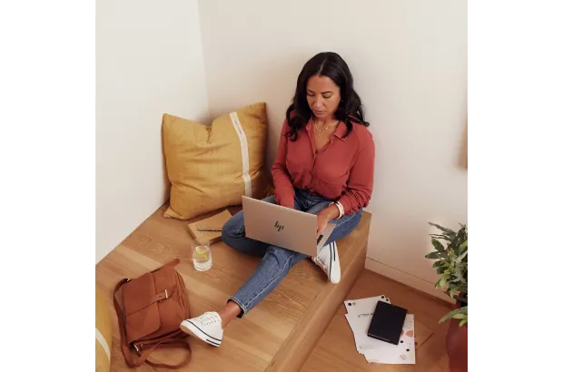 Laptop HP EliteBook 835 G10 / AV2J1E8 / Ryzen 5 7540U / 16GB / SSD 2TB / Radeon / WUXGA / Win 11 Pro / Srebrny