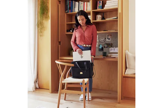 Laptop HP EliteBook 835 G10 / AV2J1E8 / Ryzen 5 7540U / 16GB / SSD 2TB / Radeon / WUXGA / Win 11 Pro / Srebrny