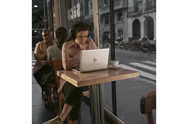 Laptop HP EliteBook 840 G11 / 9G0E5ET / Ultra 5 125U / 16GB / SSD 512GB / Intel Graphics / WUXGA / Win 11 Pro / Srebrny