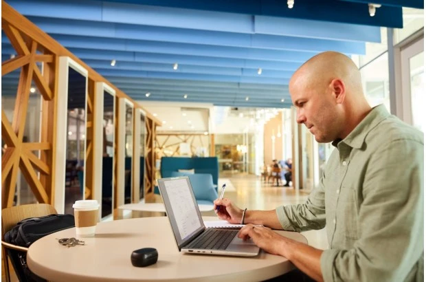 Laptop HP EliteBook X G1a 14 / B9ZW9ET / Ryzen AI 9 HX PRO / 64GB / SSD 2TB / Radeon 890M / 2.8K OLED / Win 11 Pro / Srebrny