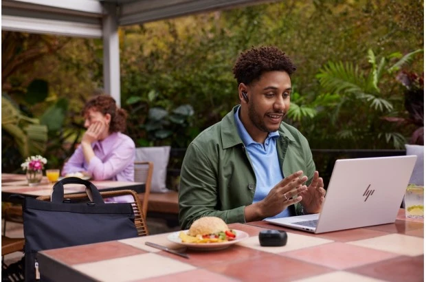 Laptop HP EliteBook X Flip 14 / B9ZX5ET / Ultra 7 / x360 / 5G / 32GB / SSD 1TB / Arc / 2,5K / Win 11 Pro / Srebrny