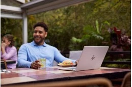 Laptop HP EliteBook X Flip 14 / B9ZX5ET / Ultra 7 / x360 / 5G / 32GB / SSD 1TB / Arc / 2,5K / Win 11 Pro / Srebrny