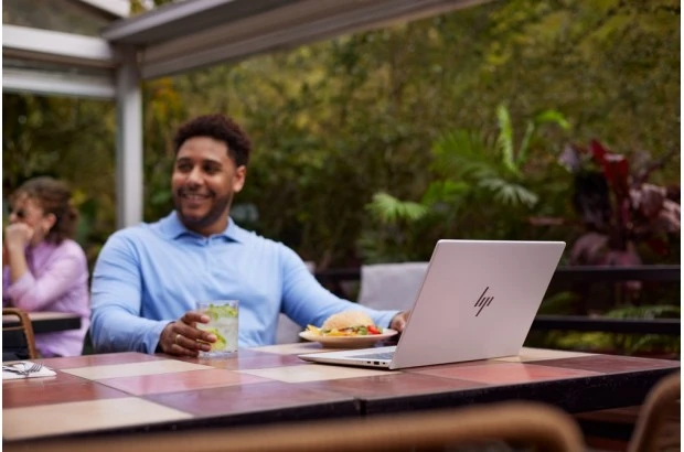 Laptop HP EliteBook X Flip 14 / B9ZX5ET / Ultra 7 / x360 / 5G / 32GB / SSD 1TB / Arc / 2,5K / Win 11 Pro / Srebrny