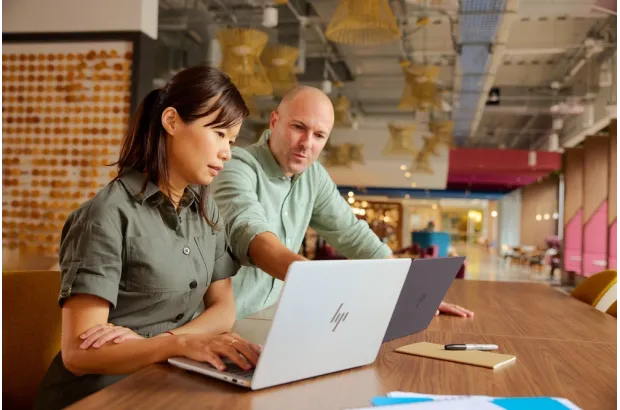 Laptop HP EliteBook X G1a 14 / B9ZX0ET / Ryzen AI 7 PRO / 64GB / SSD 1TB / Radeon 880M / WUXGA / Win 11 Pro / Srebrny