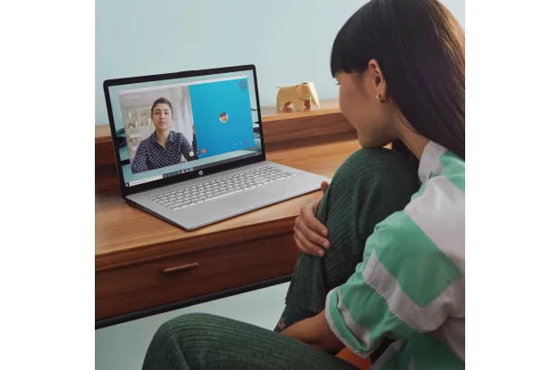 Edukacyjny Laptop HP 17T-CN300 / AG2Q0U8 / Intel i5-13 / 8GB / SSD 256GB / Intel Xe / HD+ / Win 11 / Różowy