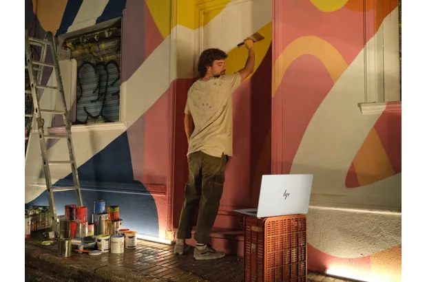 Laptop Envy HP 17-da0047nr / 9V8M3UA / Intel Ultra 7 / 64GB / SSD 2TB / Intel Arc / FHD / DOTYK / Win 11 Pro / Srebrny