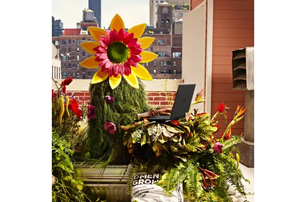 Gamingowy Laptop OMEN Transcend HP 16-u0011nw / 8R4F2EA / Intel i7-13 / 32GB / SSD 2TB / RTX 4070 / WQXGA / 240Hz / Win 11