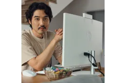 Komputer All in One HP 24-cr0068nf / 9Y113EA / Intel Core i3-N300 / 8GB / SSD 512GB / Intel UHD / FullHD / Win 11 / Biały