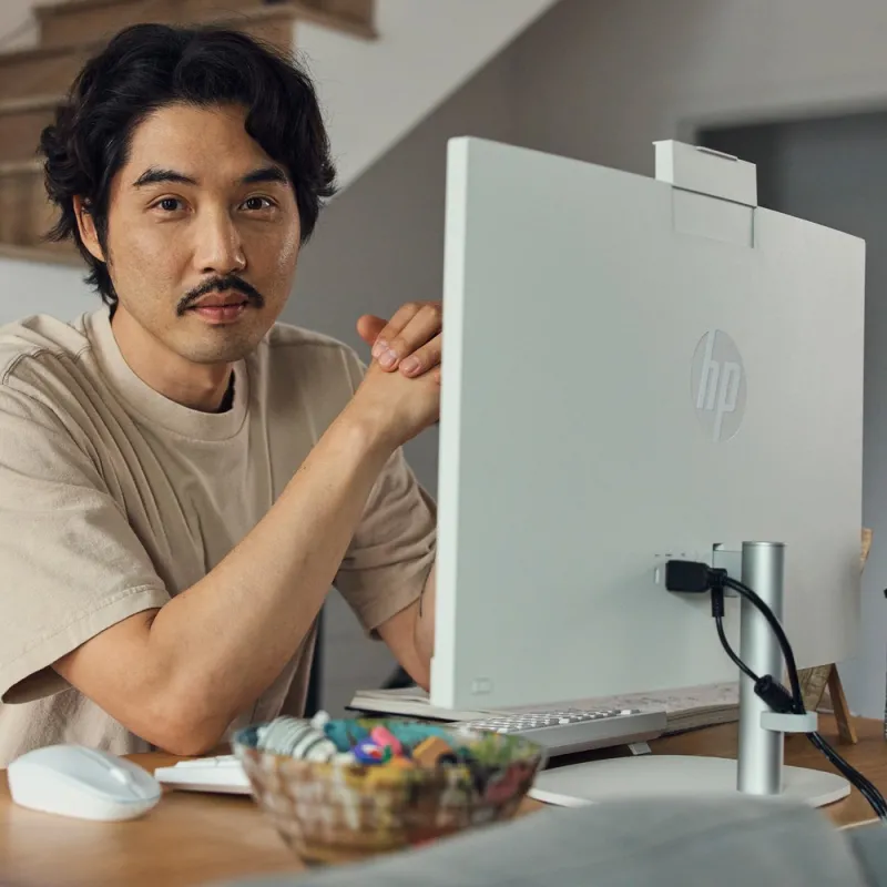 Komputer All in One HP 24-cr0068nf / 9Y113EA / Intel Core i3-N300 / 16GB / SSD 1TB / Intel UHD / FullHD / Win 11 / Biały