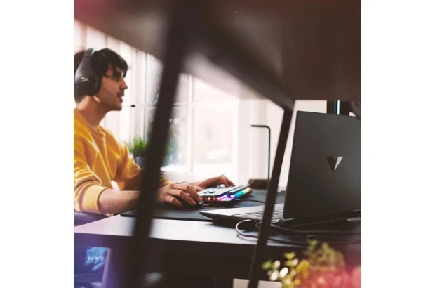 Laptop Gamingowy HP Victus 15-fa2013dx  / B95WHUA / Intel i5 / 8GB / SSD 512GB / Nvidia RTX3050 / FullHD / Win 11 / Czarny