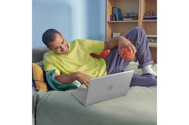 Laptop HP 17-cn3003ca / B4FD1UA / Intel i5-13 / 16GB / SSD 1TB / Intel Graphics / FullHD / Win 11 Pro / Srebrny