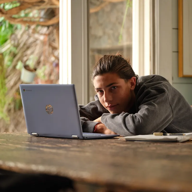 Laptop dla ucznia HP Chromebook  14a-nf0018ca / A4TJ4UA / Intel N100 / 4GB / 128GB USF / Intel HD / HD / Chrome OS / Srebrny