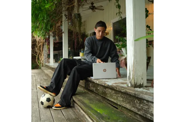 Laptop dla ucznia HP Chromebook  14a-nf0018ca / A4TJ4UA / Intel N100 / 4GB / 128GB USF / Intel HD / HD / Chrome OS / Srebrny