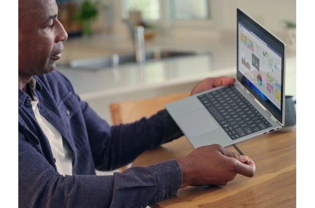 HP EliteBook 8 FLIP G1i 13 / C51G9ET / Ultra 5 / 16GB / SSD 512GB / Intel Graphics / WUXGA / Dotyk / Win 11 Pro / Srebrny