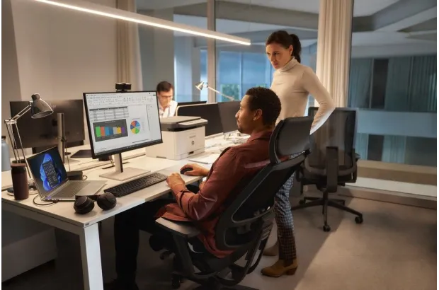 Laptop HP EliteBook 6 G1i 14 / C51GBET / Ultra 7 / 16GB / SSD 512GB / Intel Graphics / WUXGA / Win 11 Pro / Srebrny