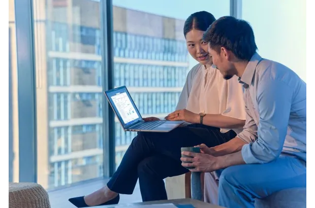 HP EliteBook 8 G1i 13 / C51LBET / Ultra 7 / 16GB / SSD 512GB / Intel Graphics / WUXGA / Win 11 Pro / Srebrny