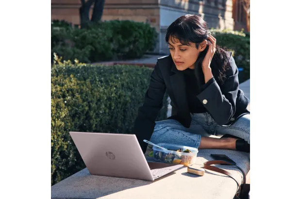 Laptop HP 14-cf2112wm / 5T9T7UA / Intel N4120 / 16GB / eMMC 64GB / Intel UHD / HD / Win 11 / OFFICE 365 / Różowy