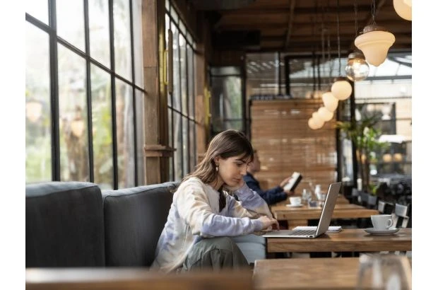 Laptop 2w1 HP OmniBook 5 Flip 14-fp0023dx / B86Q7UA / Intel Core 7 / 16GB / SSD 512GB / Intel Graphics / 14" 2K / Dotyk / Win 11